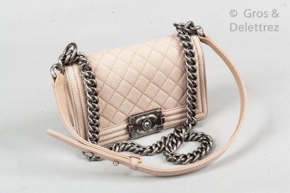 CHANEL Circa 2013

*Bag " Boy " PM 20cm in beige quilted suede calfskin, antique...