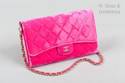 CHANEL Circa 2015 *Wallet-on-chain in neon pink velvet, inside making a card holder,...