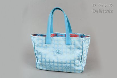 CHANEL par Karl LAGERFELD Circa 2002 Shopping bag 35cm in blue and grey nylon and...