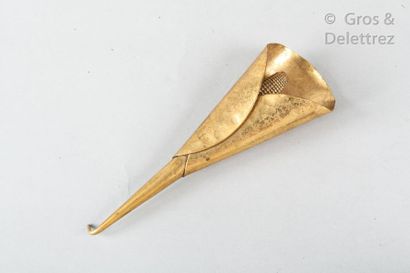 CHANEL par Robert Goossens Circa 1960	

Rare broche en métal doré figurant un épi...