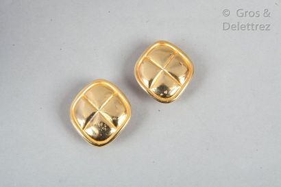 CHANEL par Karl LAGERFELD Pair of diamond ear clips in quilted gold metal. Signed....