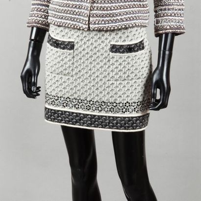 CHANEL par Karl LAGERFELD Collection Prêt-à-porter Automne/Hiver 2010 Mini-jupe en...