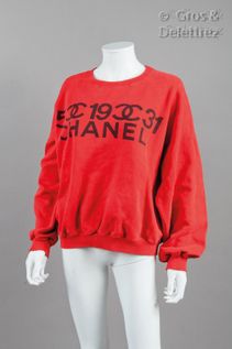 CHANEL boutique Sweatshirt in red cotton printed with house name and logo, round...