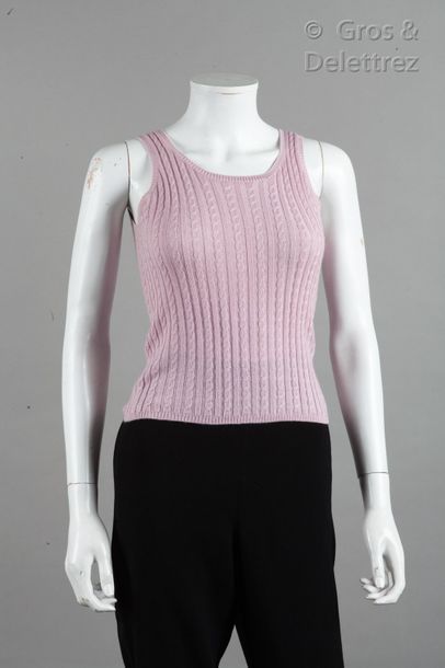 CHANEL Boutique par Karl LAGERFELD Collection Croisière 1998 Sleeveless top in cashmere...