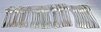 null Set of mismatched silver-plated metal cutlery, net model, comprenant :

9 table...