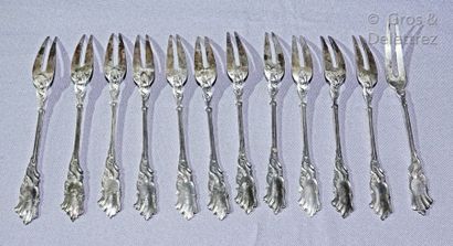 null Twelve Silver Snail Forks with Leafy Rock Spatula.

After 1838.

Poids : 18...