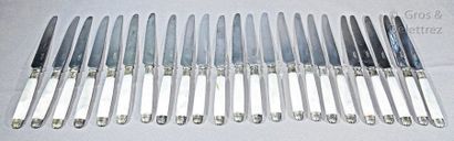 null Set of twenty-three cheese knives, mother-of-pearl handles, steel blades, ferrules...