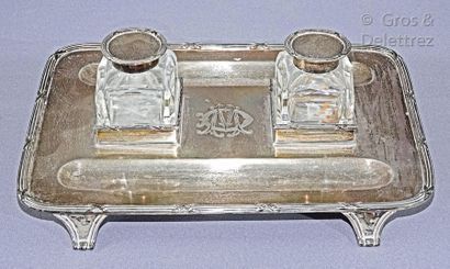 null Rectangular writing case in English silver, DM-crypted, with two glass flasks.

Weight...