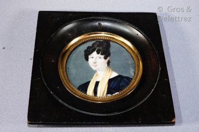 null Round miniature representing a young woman with a yellow scarf, signed and dated...