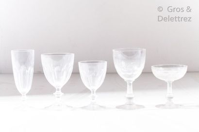 null Meeting of three parts of crystal stemware service taillé :

- the first one,...