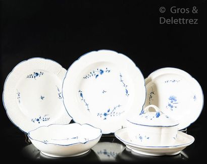 CHANTILLY Porcelain service part in soft porcelain with basketry motifs in light...