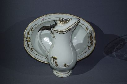 LIMOGES, manufacture du comte d’Artois. A ewer and its basin (shock at the bottom)...