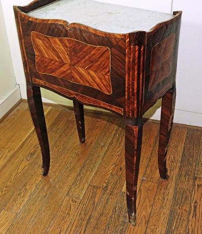 null Small snack table made of veneer inlaid with leaves in reserves, opening by...