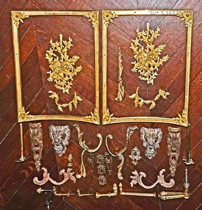 null Set of decorative elements in bronze and brass doré : frames, scraps, handles,...