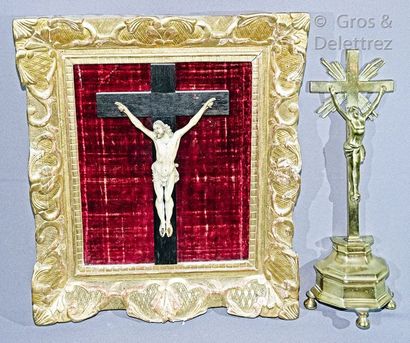 null Carved ivory Christ in a carved and gilded wooden frame.

Beginning of the 18th...