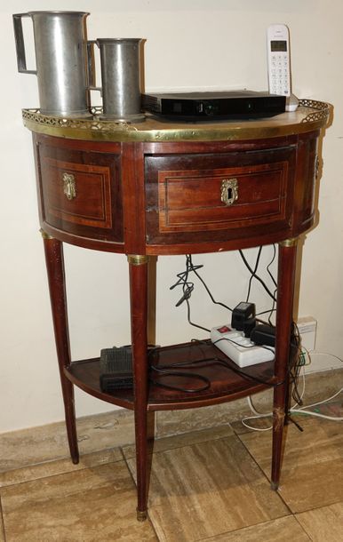 null Small half-moon shaped console table in veneer inlaid with leaves in fillets,...