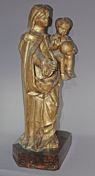 null Groupe en bois sculpté et doré représentant la Vierge à l’Enfant Fin du XVIIIème...