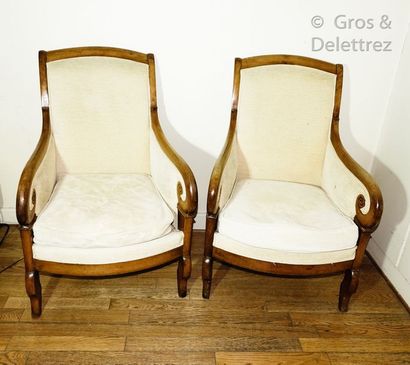 null Pair of walnut shepherds, the armrests rolled up, the front feet in hock. Around...