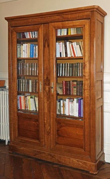 null Straight cherry wood bookcase, opening by two doors separated by a frame and...