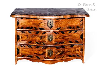 null Miniature chest of drawers in veneer inlaid with herringbone, the sinuous front...