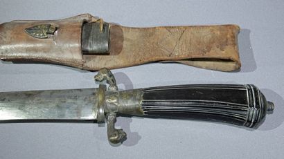 null Venery dagger, horn handle, bronze trim, dog-headed quillons (oxidized).

First...