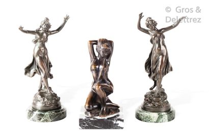 null Pair of antique dancers in patinated bronze.

Haut : 22cm. We join a naked woman...