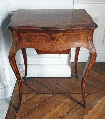 null Work table with an eventful shape in rosewood inlaid rosewood veneer with arabesque...