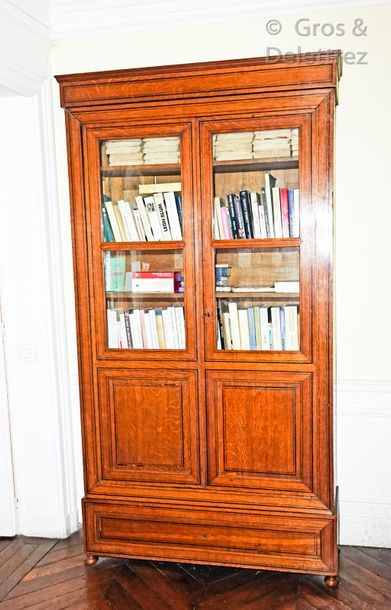 null Straight shaped bookcase in moulded oak inlaid with blackened wooden frame fillets,...