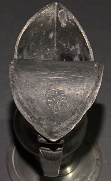 null Pewter Object Meeting, comprenant :

- a bowl with open-winged ears. Master...