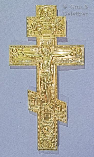 null Croix orthodoxe en bronze doré représentant la Crucifixion, le dos gravé de...