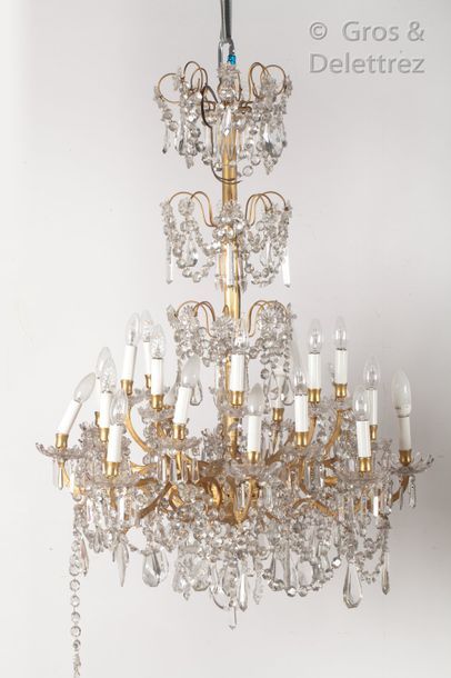 null Important chandelier with twenty-four arms of light in gilt bronze with fluted...