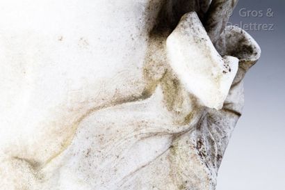 Henri NELSON (1854 - 1919) Statue acéphale en marbre blanc représentant un buste...