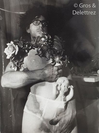 null GIUSEPPE DESIATO (ITA/ NÉ EN 1935) Self-portrait with the doll inscribed ??????????????????...