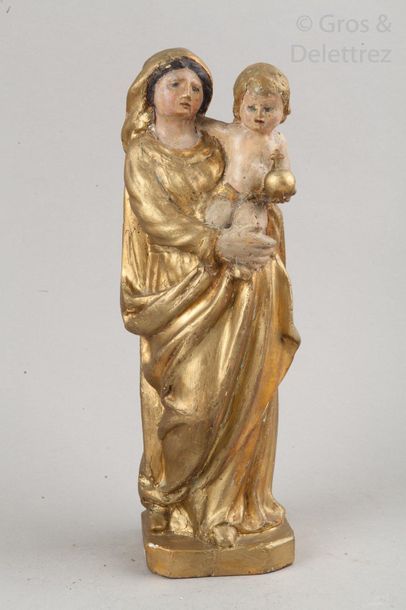 null Vierge à l'Enfant en bois sculpté polychrome et doré.
