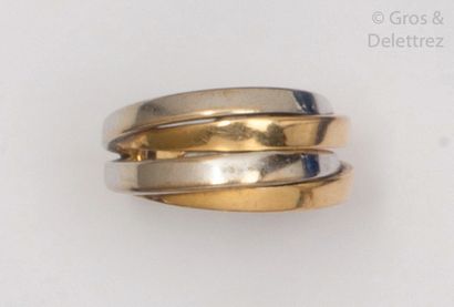 null Bague «?Croisée?» en or jaune et or gris, composée de quatre rubans entrelacés....