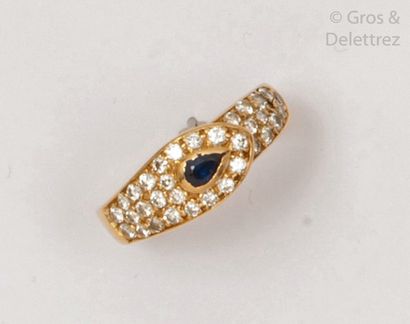 VAN CLEEF & ARPELS Ring " Boucle " in yellow gold, adorned with a pear-cut sapphire...