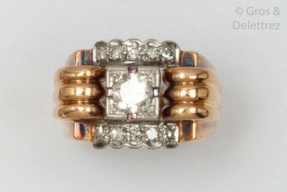 null Yellow gold and platinum "Tank" ring decorated with gadroons, set with an old...