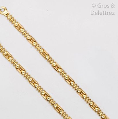 FRED Yellow gold necklace with geometric decoration. Length: 42cm. P. 75,8g.