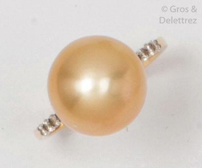 null Yellow gold ring, decorated with a cultured pearl " Gold " from the South Seas,...