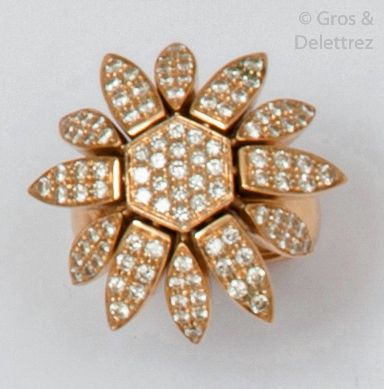 null Ring " Fleur " in yellow gold entirely paved with brilliant-cut diamonds, the...