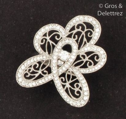 null Ring " Fleur " in openwork white gold, set with brilliant-cut diamonds. Tower...