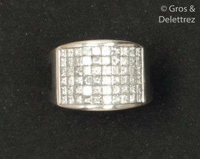 null White gold ring set with a pavement of princess cut diamonds in invisible setting....