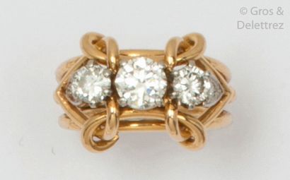 null Twisted and openworked yellow gold ring set with three brilliant-cut diamonds...
