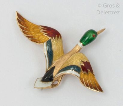 null Brooch " Canard " in polychrome enamelled yellow gold. P. Brut : 9,5g.