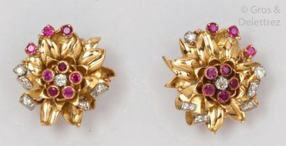 null Pair of yellow gold earrings " Fleurs " set with pink topaz and brilliant-cut...