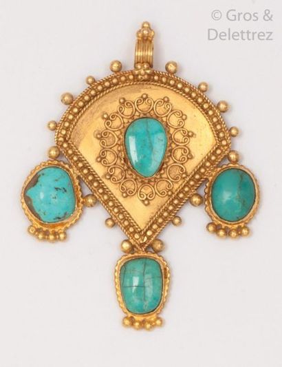 null Yellow gold chased and pearled pendant, decorated with turquoise cabochons....