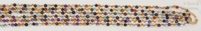 null Important sautoir composé de trois rangs de perles de pierres gemmes de couleurs...