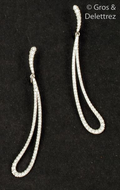 null Pair of earrings " Goutte " in white gold, set with brilliant-cut diamonds....