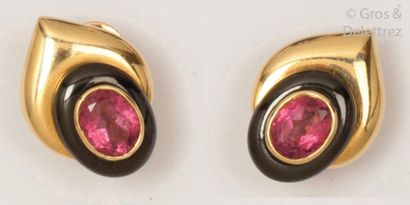 null Pair of yellow gold drop shaped earrings, each set with a pink tourmaline on...