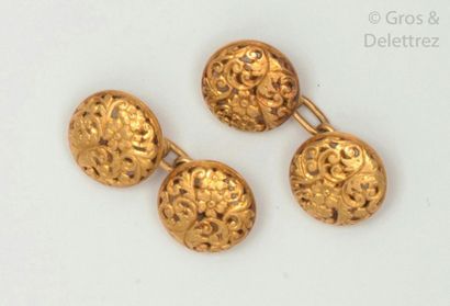null Pair of yellow gold cufflinks, decorated with flowers and openwork scrolls....